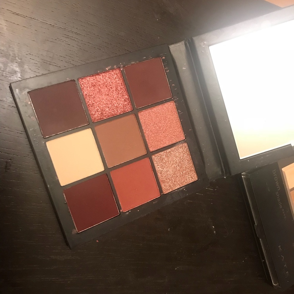 Huda beauty eyeshadow palette Mauve